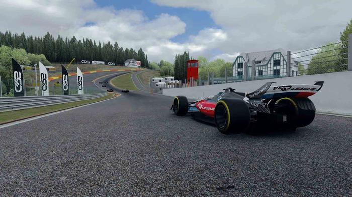 BMW team approaching Eau Rouge at Spa in the V10 R-League