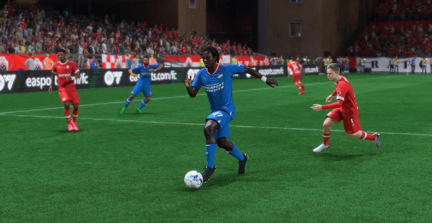 Johan Bakayoko running away from defenders in FIFA 23