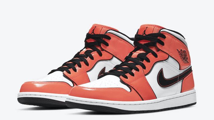 Jordan 1 vs Nike Dunk "Turf Orange" Jordan 1 product image of a white and orange pair of sneakers with black details.