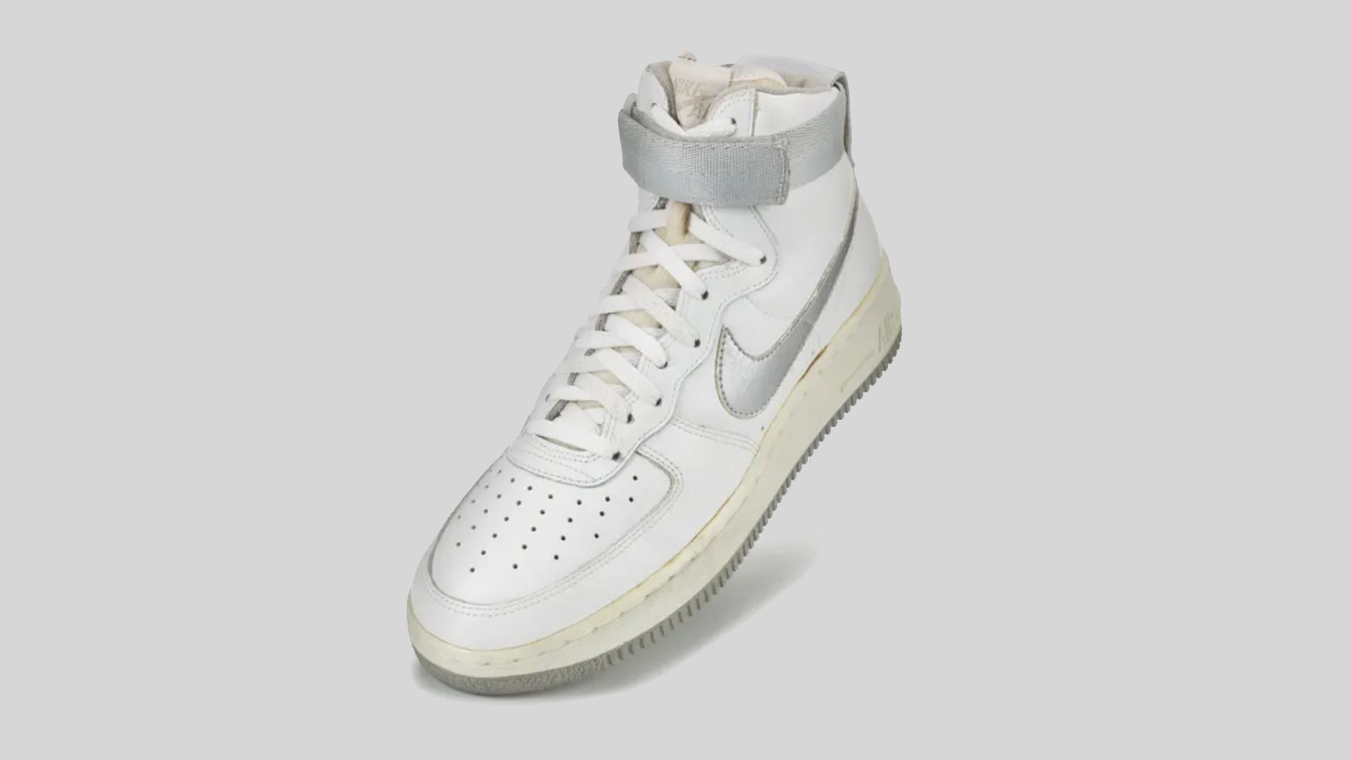what's the difference between air force 1 and court vision