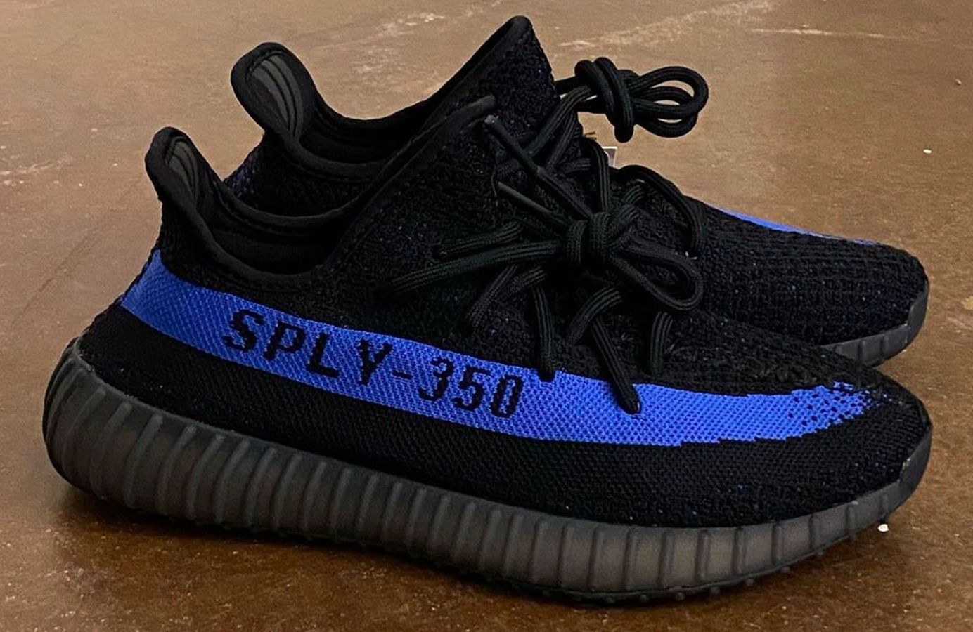adidas Yeezy Boosadidas Yeezy Boost 350 v2 Dazzling Blue OUT NOW ...