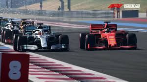 Vettel and Hamilton race side-by-side in F1 2019.