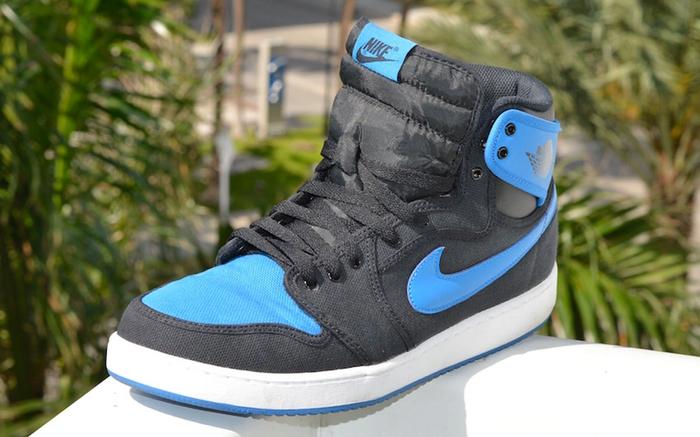 How to lace Jordan 1 - Air Jordan 1 halfway up laces image of a black and blue sneaker with black laces that stop midway up.