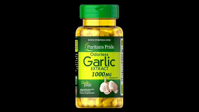Best garlic supplement Puritan's Pride product image of a yellow container with a green lid and label.