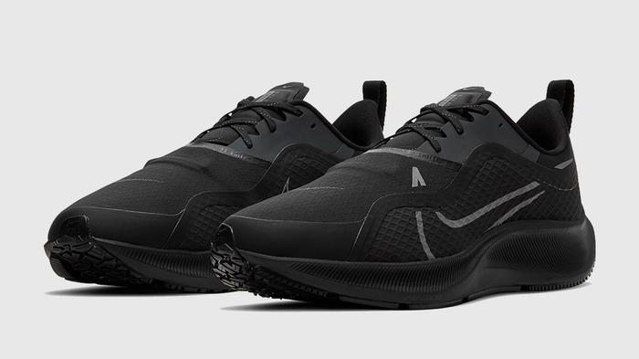 Best Winter running shoes Nike product image of a pair of triple black sneakers with Nike lateral Swooshes.