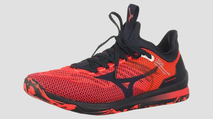 Best shoes for CrossFit Mizuno product image of a pair of red shoes and navy trainers.