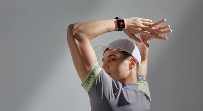 Man wearing a Realme Watch 2 Pro showing the blood oxygen monitor - Realme Watch 3 Pro