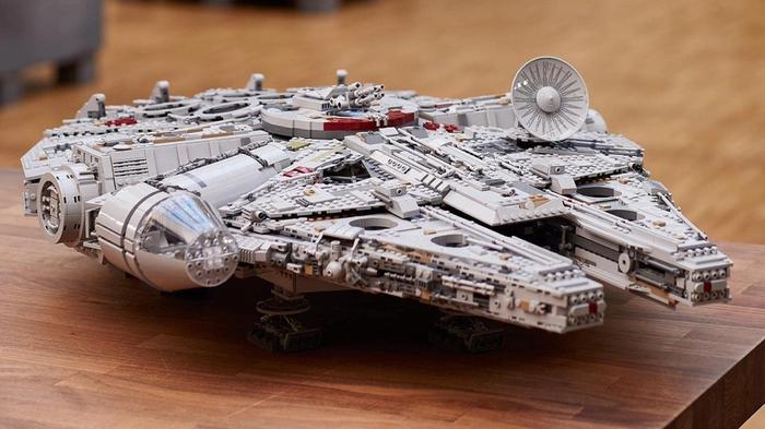 Product Image Star Wars Millennium Falcon Ultimate Collector Series