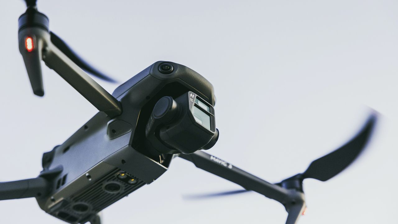 which drone has the longest battery life